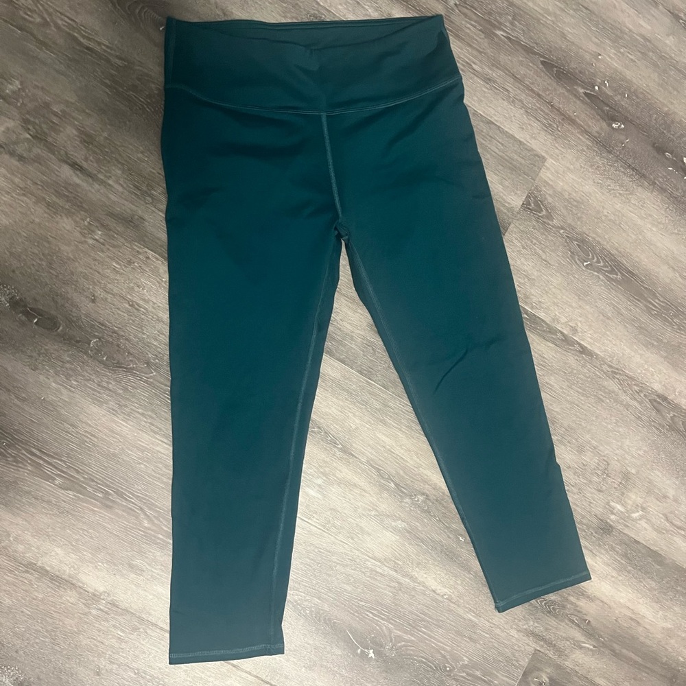 Fabletics capris - Picture 2 of 3